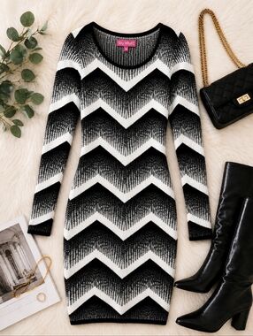 Say What Black White Chevron Bodycon Sweater Dress Size M Long Sleeve Mini